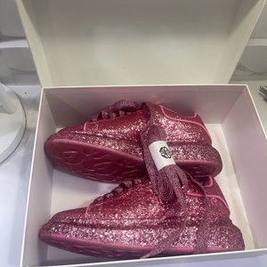 Alexander McQueen oversized pink glitter New with box ( box damaged )never worn